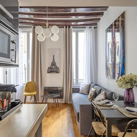 Charming Flat , Heart Of *